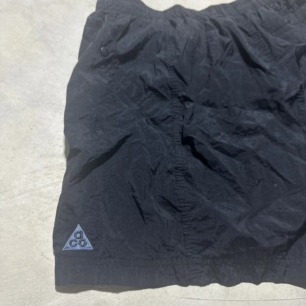 Vintage 1990s Nike ACG Logo Nylon Shorts Black Colorway Baggy SZ M Adult